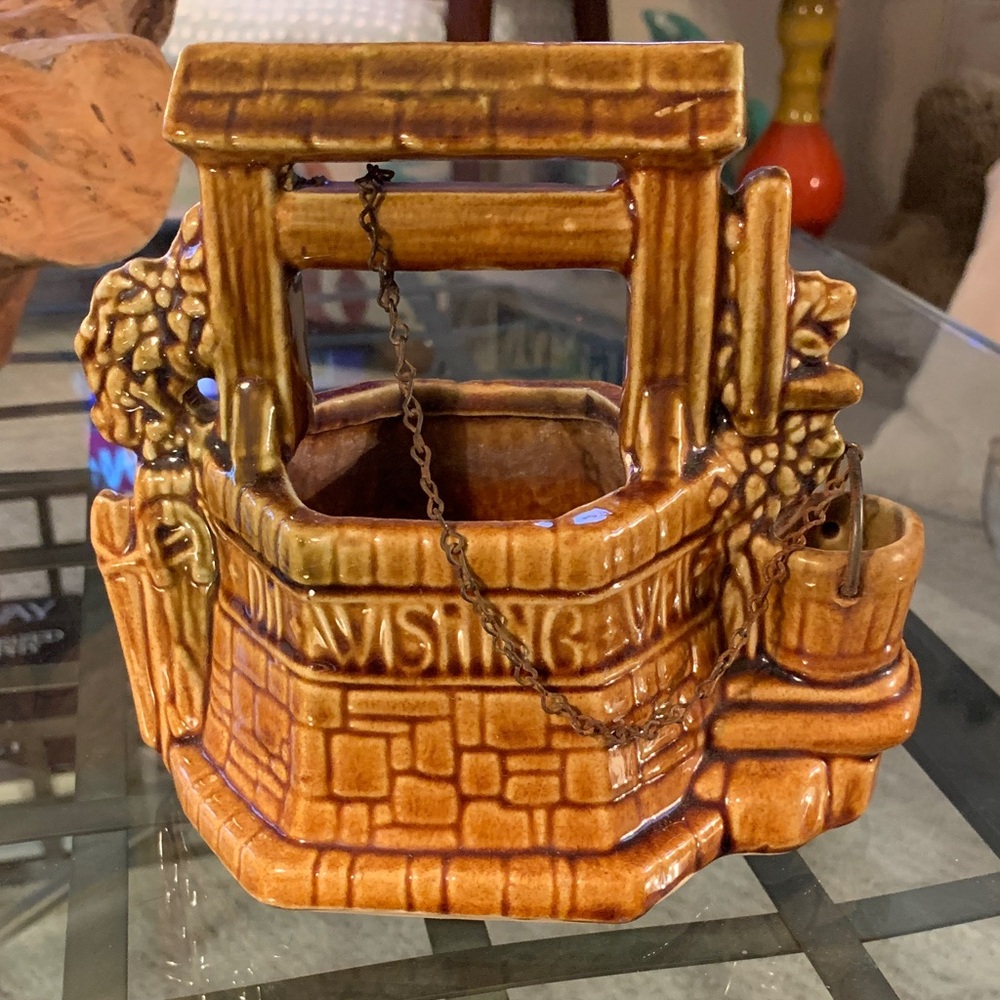 McCoy Pottery Wishing Well 6.5”H
Vintage 1940s EUC